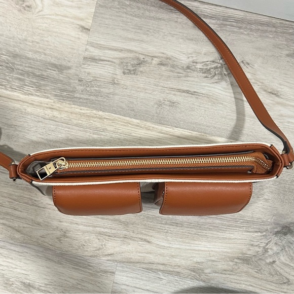 NEW London Fog Evelyn Medium Crossbody Purse Bag Cream Canvas Tan Faux Leather - Picture 4 of 12